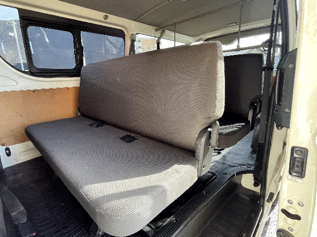 ハイエースバン