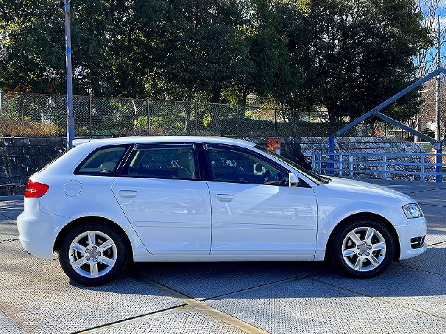 アウディーＡ３