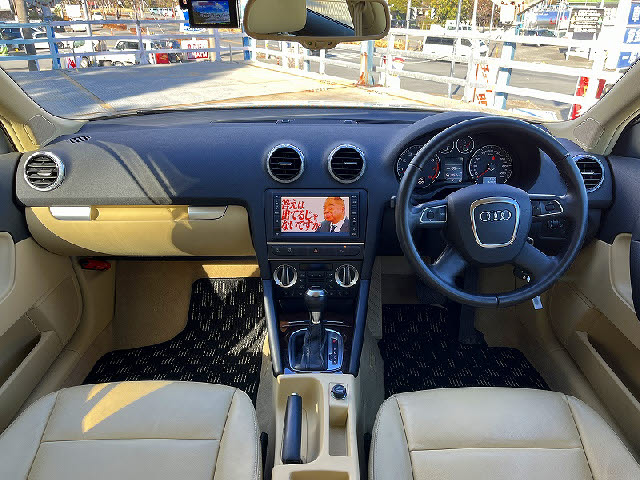 アウディーＡ３