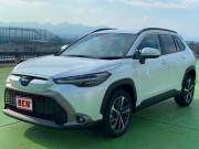 新車カローラクロス…