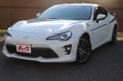 ８６…