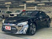 ８６…