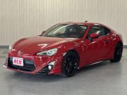 ８６…