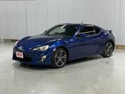 ８６…