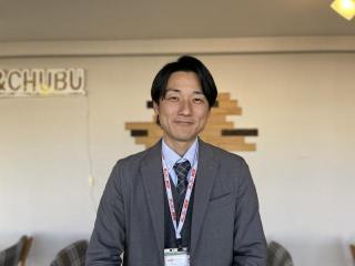 店長の穐山　貴士(あきやま　たかし)と申します。<br />
<br />
久しぶりに北本店に戻ってまいりました！<br />
皆様に信頼されるお店作りをモットーに頑張っております。<br />
車の事はもちろんですが、釣りに関しても親切丁寧にお答えいたしますのでお気軽にご相談ください♪　　　　　　　　　　　　　　　　