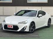 ８６…