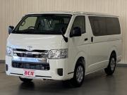 新車ハイエースバン…